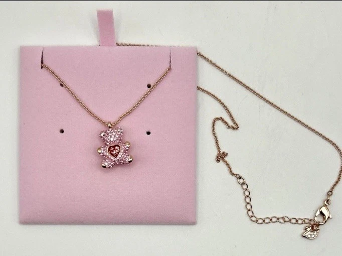 Collar colgante de peluche rosa enchapado en tono oro rosa Swarovski Foto 3 de 4