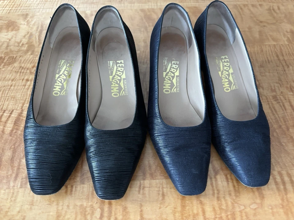 Zapatos de tacón bajo Ferragamo clásicos para mujer - dos pares - negro y azul 7,5B Foto 2 de 4