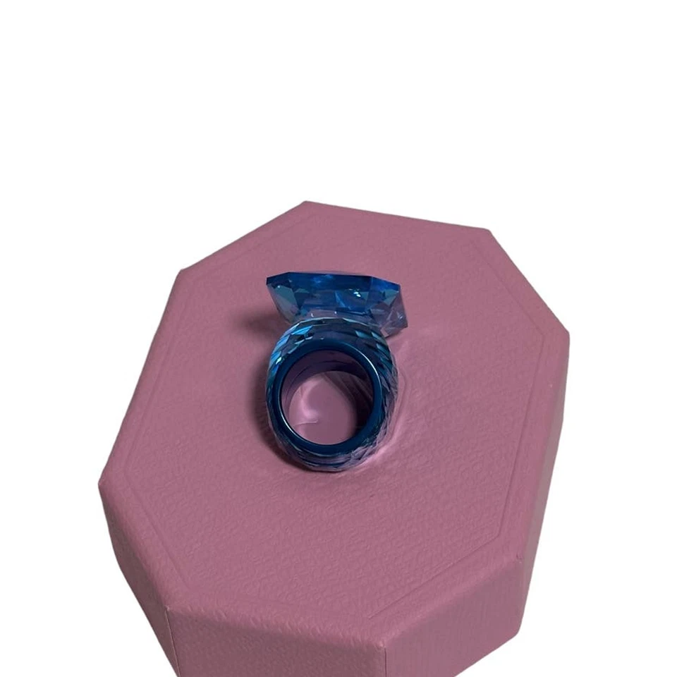 Anillo de cóctel Swarovski Lucent cristal de gran tamaño, corte octágono, azul 58 / 8 EE. UU. Foto 4 de 4