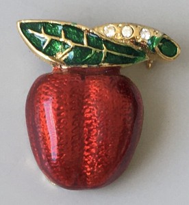 Vintage-apple-Brooch-Pin-enamel-on-gold-tone-metal