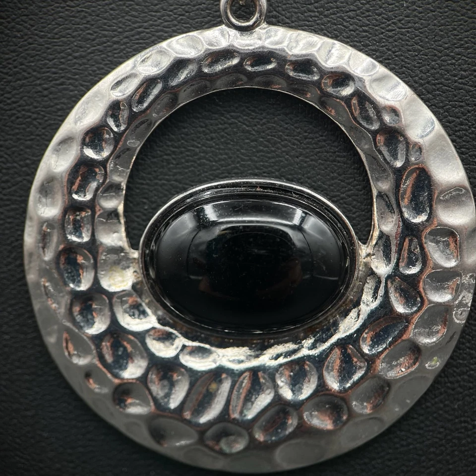 Paparazzi Black Stone Silver Tone Hammered Ring Pendant Necklace - Image 2 of 4
