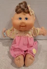 Vintage Hasbro Cabbage Patch Kid Doll 2004 Blue Eyes Hair Ribbon-Pink-Bracelet
