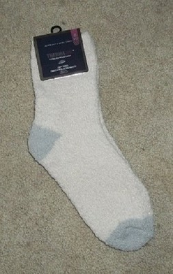 NWT 1 Pair Women's  Fluffy Fuzzy Socks Beige  Light Gray by  Thermax New