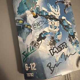 AUTOGRAPHED BY G2 DESIGN TEAM LEGO BIONICLE: Protector of Ice (70782) RARE