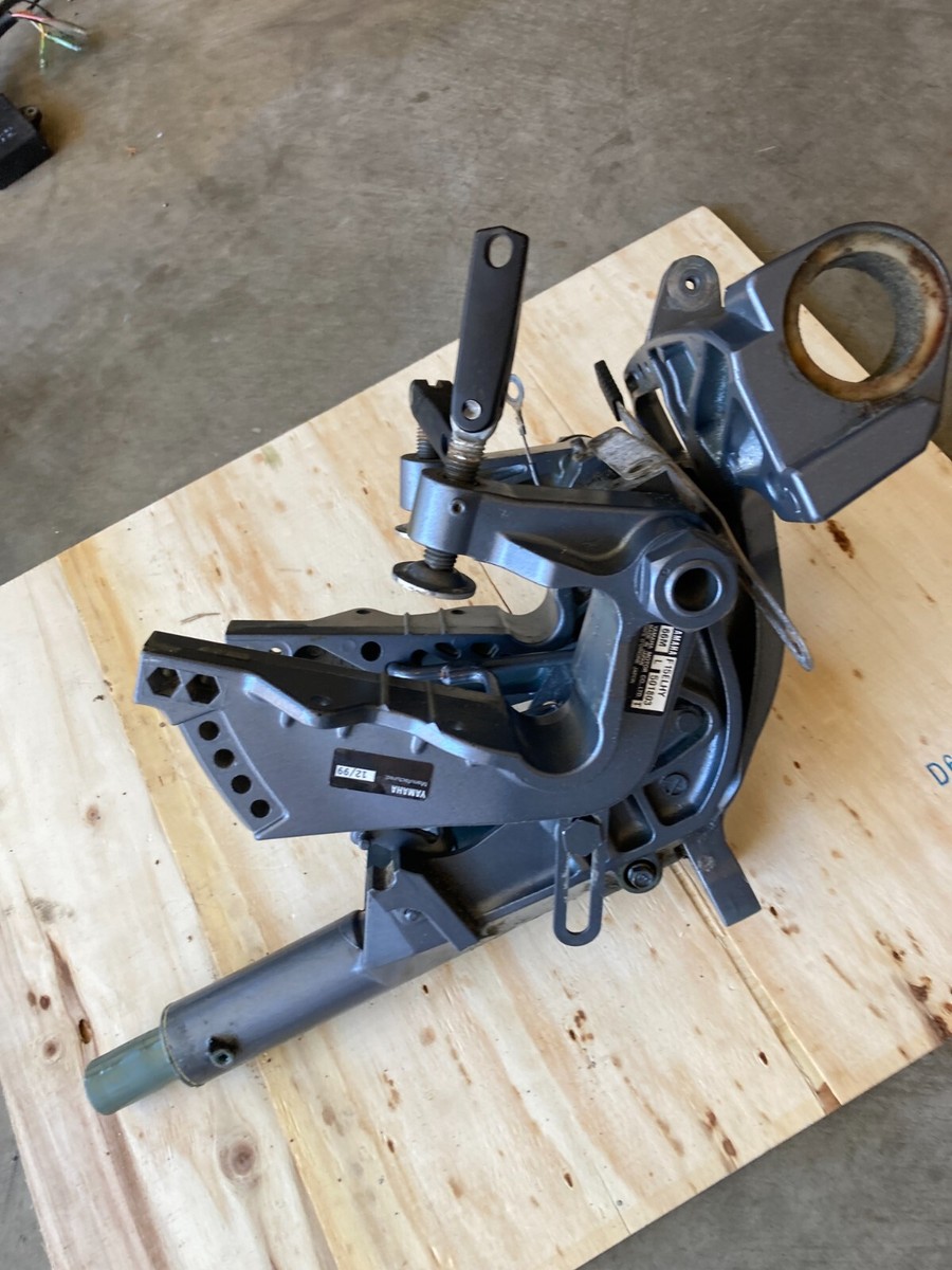 2000 Yamaha F15ELHY Mounting Swivel Bracket Assembly 66M-43311-10