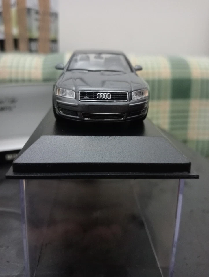 Audi A8 1/43 Minichamps - Immagine 3 di 4