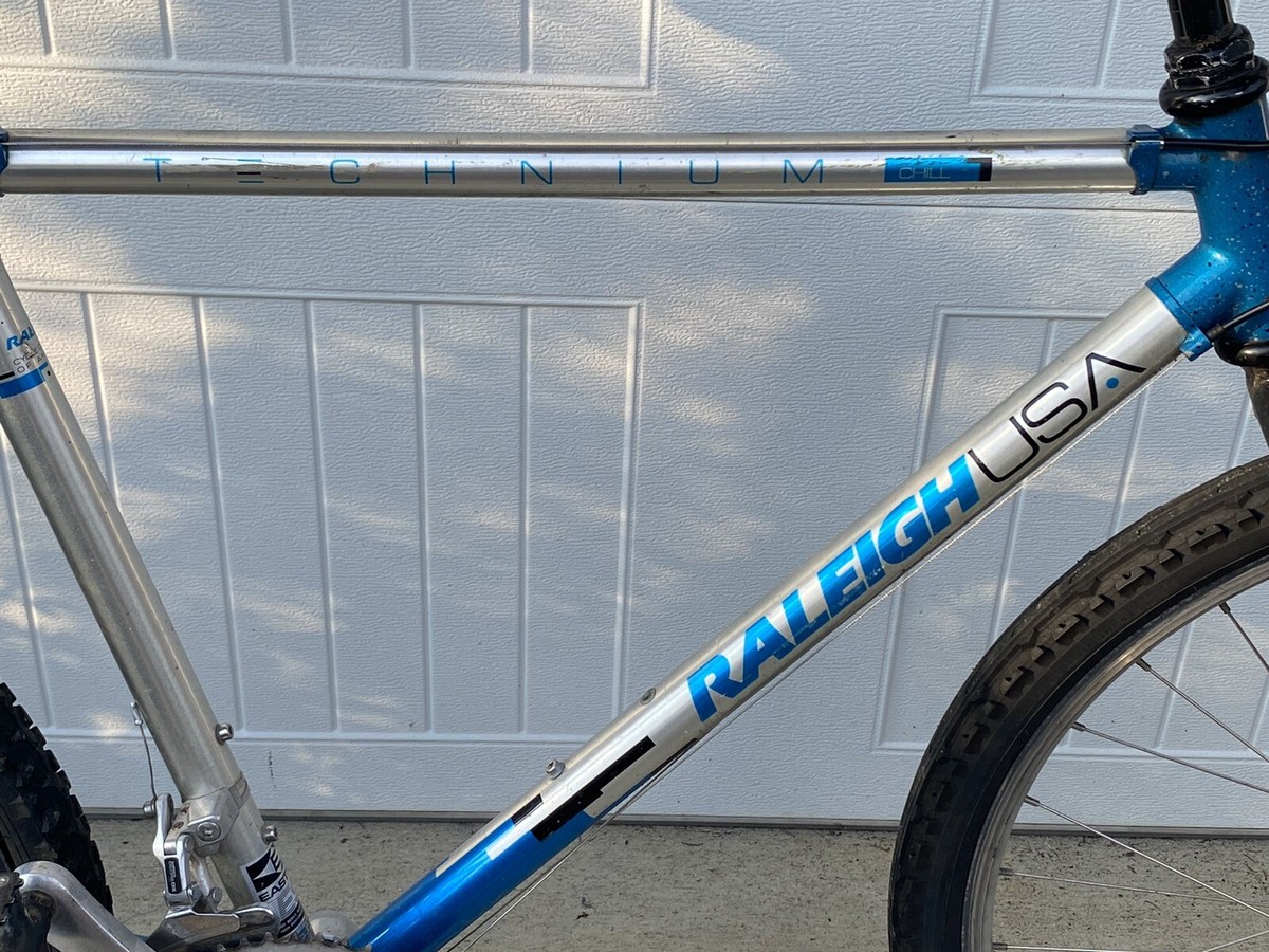 Vintage RALEIGH Technium Chill Road Bike - 21” Aluminum Vintage RALEIGH Technium Chill Road Bike - 21” Aluminum