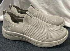 Skechers Womens GOWALK Air-Cooled Arch Fit Slip On Shoes TAUPE • Size 8.5 • NWOB