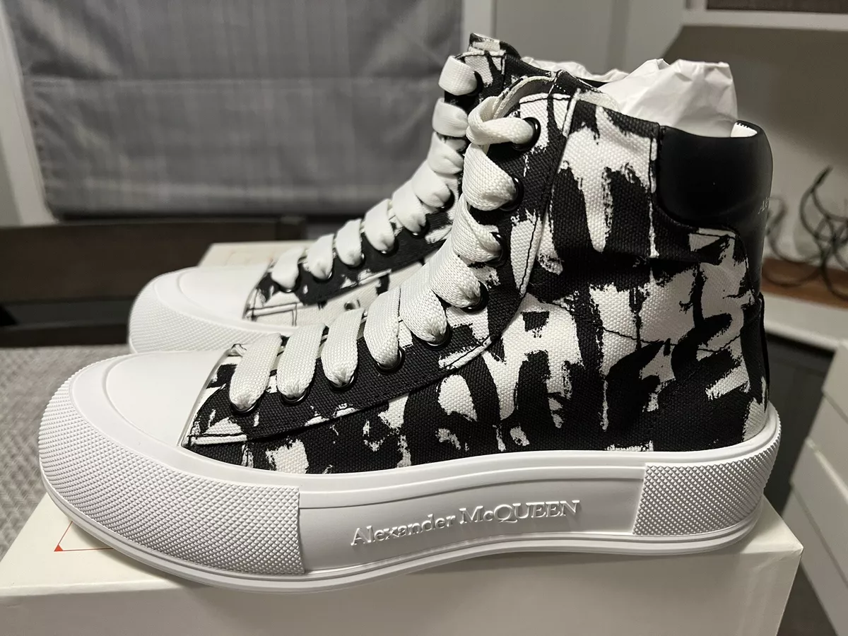 Alexander McQueen Graffiti-print Oversized Sneakers in Black