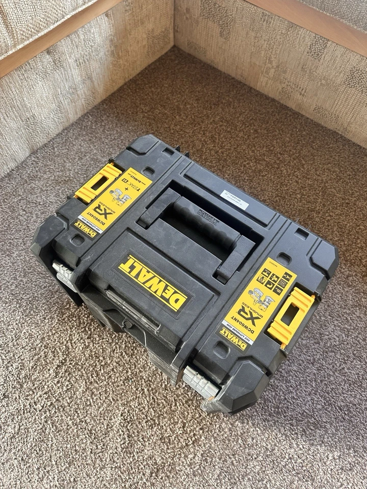 DEWALT DCW604NT-XJ 18V XR 1/4 inch Bruchless Router (Body Only) - Image 3 of 4