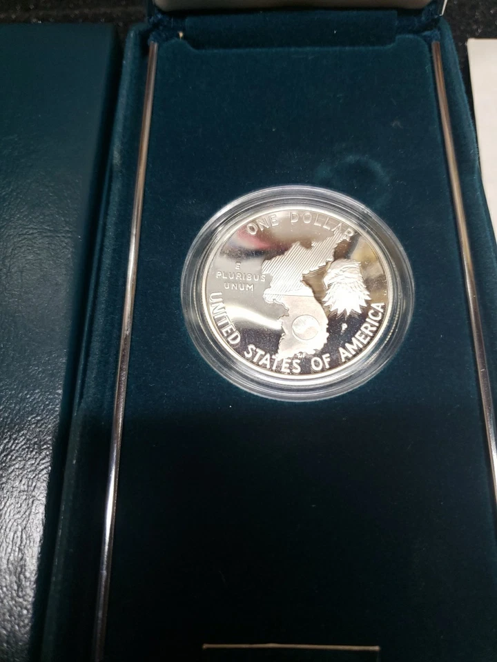 UNITED STATES MINT 1991 KOREAN WAR MEMORIAL COIN SILVER DOLLAR $1 PROOF+BOX+COA - Image 2 of 4