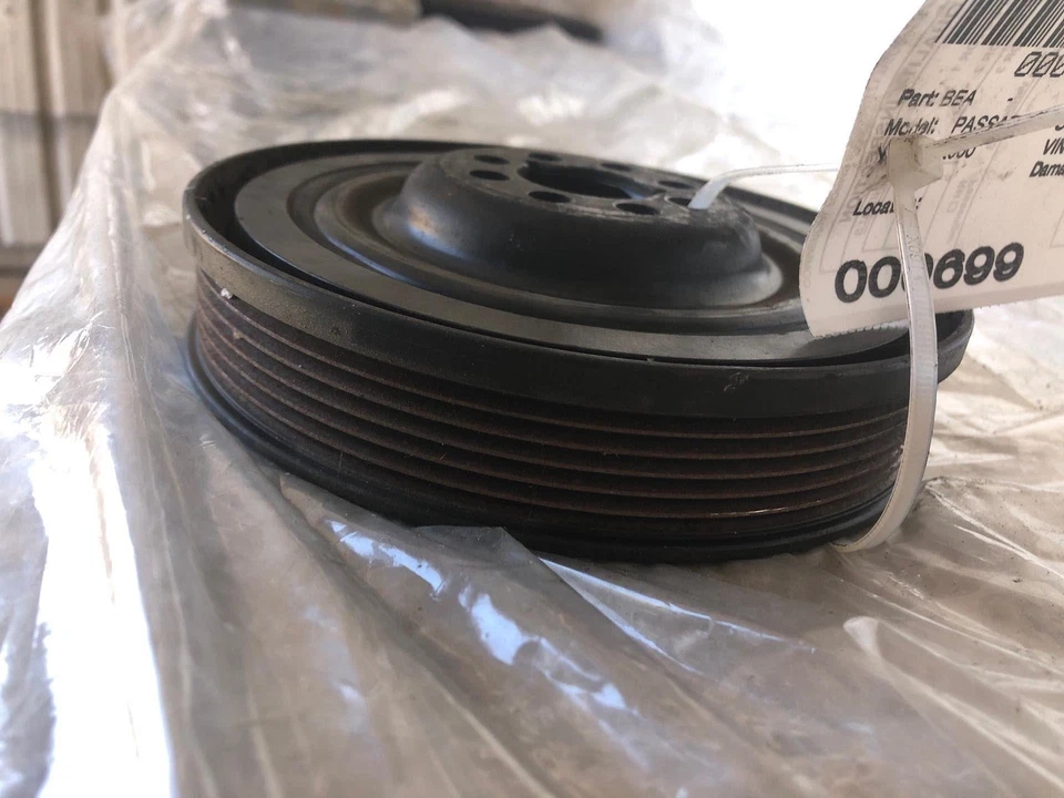 2000 VOLKSWAGEN PASSAT Harmonic Balancer Pulley Crankshaft Assembly OEM UK0899B - Image 2 of 4