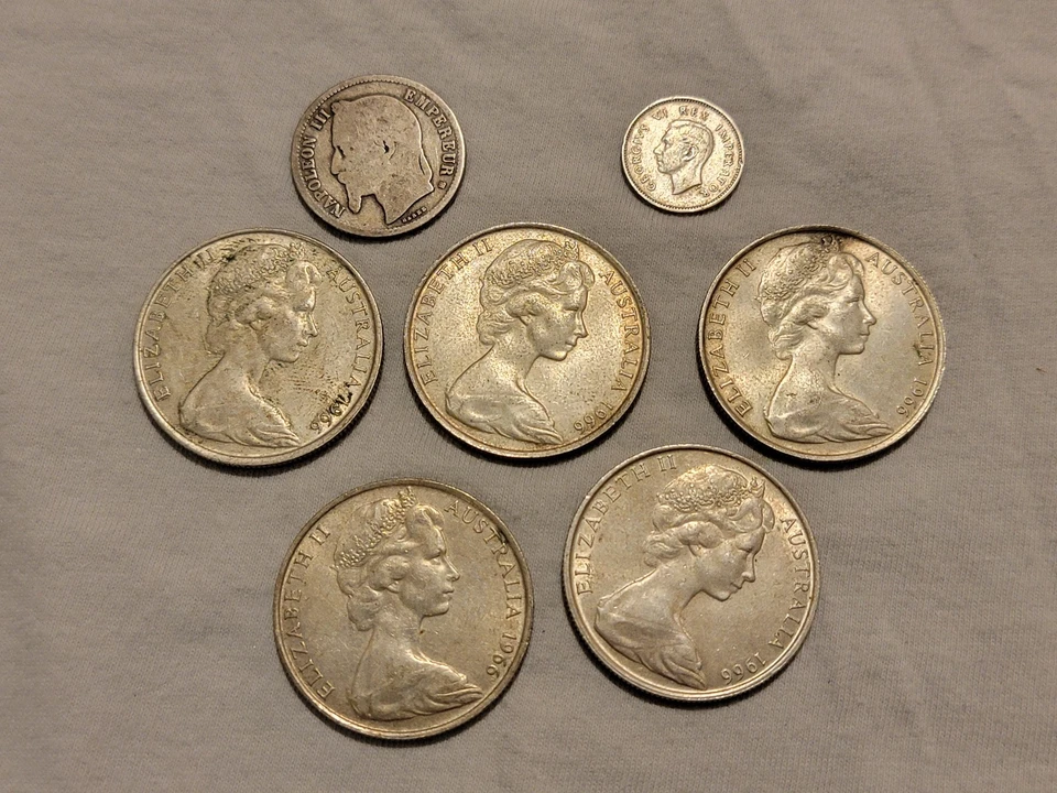80% silver coin lot Australia 1966 50 cents South Africa 3 Pence France - Image 3 of 4