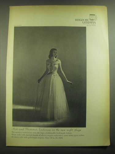 1945 Bergdorf Goodman Dress Advertisement - photo by Fernand Fonssagrives - 第 1/1 張圖片
