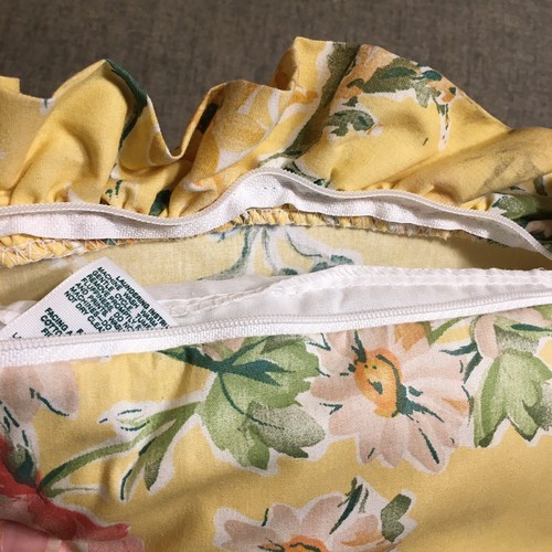 Laura Ashley Throw Pillow Ruffled 12×16" Florers on Yellow Country Floral Vtg US - Picture 7 of 7