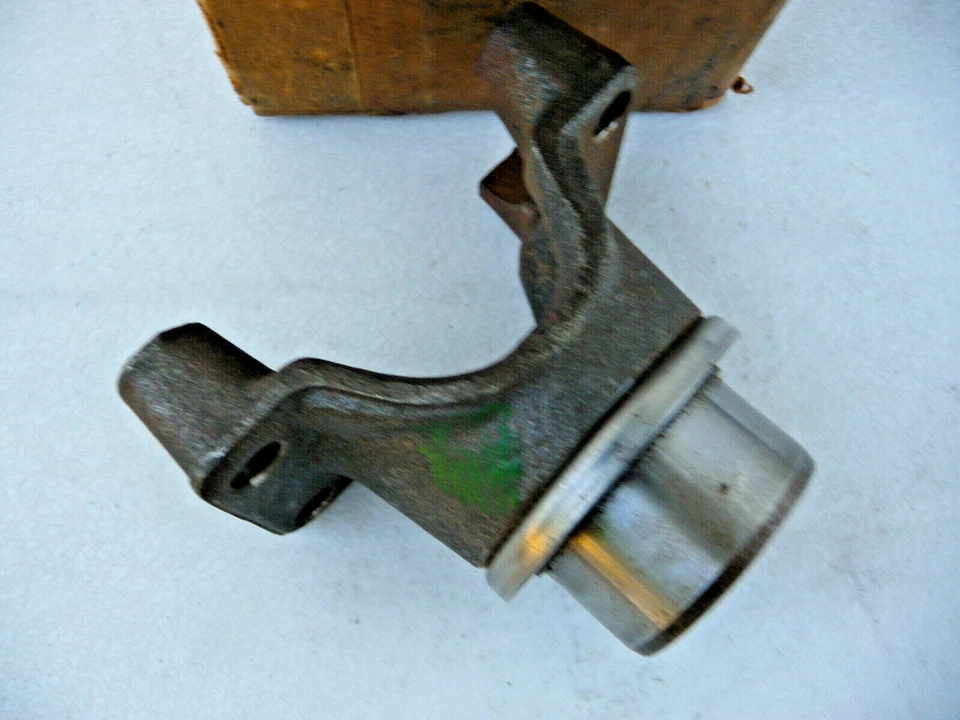 NOS 1948 1949 1950 1951 年福特 F1 / F100 拾音器后端法兰/轭 FoMoCo — 第 4/4 张图片