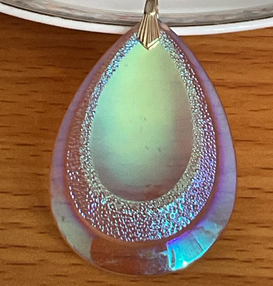 Schöner Anhänger der durch den Lichteinfällen die Farbe wechselt 4,5 x 3,5 cm - Bild 2 von 4