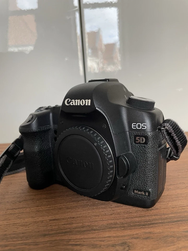 Canon EOS 5D Mark II 21,1MP DSLR-Kamera - Schwarz (Nur Gehäuse) - Bild 1 von 4