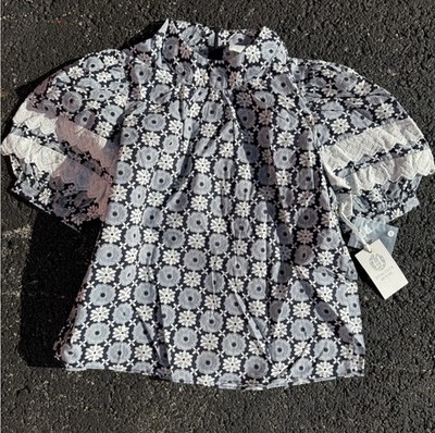 Hyacinth House Navy White Floral Gigi Blouse XS (will Come In Retail Packaging)