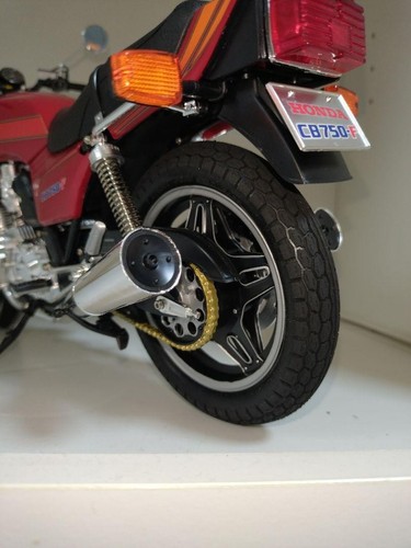 Tamiya 1/6 Scale Honda Cb750F Plastic Model Kit Vintage Motorcycle Kit - Picture 5 of 10