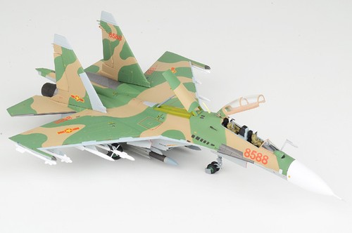 JCW-72-SU30-009 JC Wings Su-30MK2V Flanker-G 1/72 Model Red 8588 VPAF 923rd Yeh - Picture 2 of 2