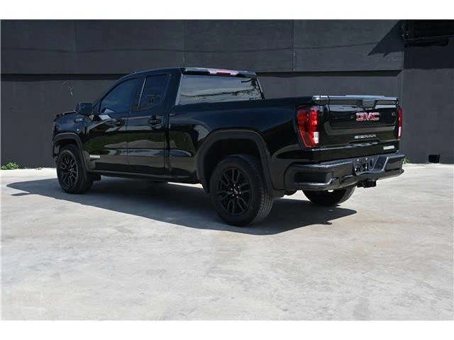 GMC Sierra 1500 Limited 2022 camioneta elevada doble cabina 4P 6 1/2 ft Foto 3 de 4