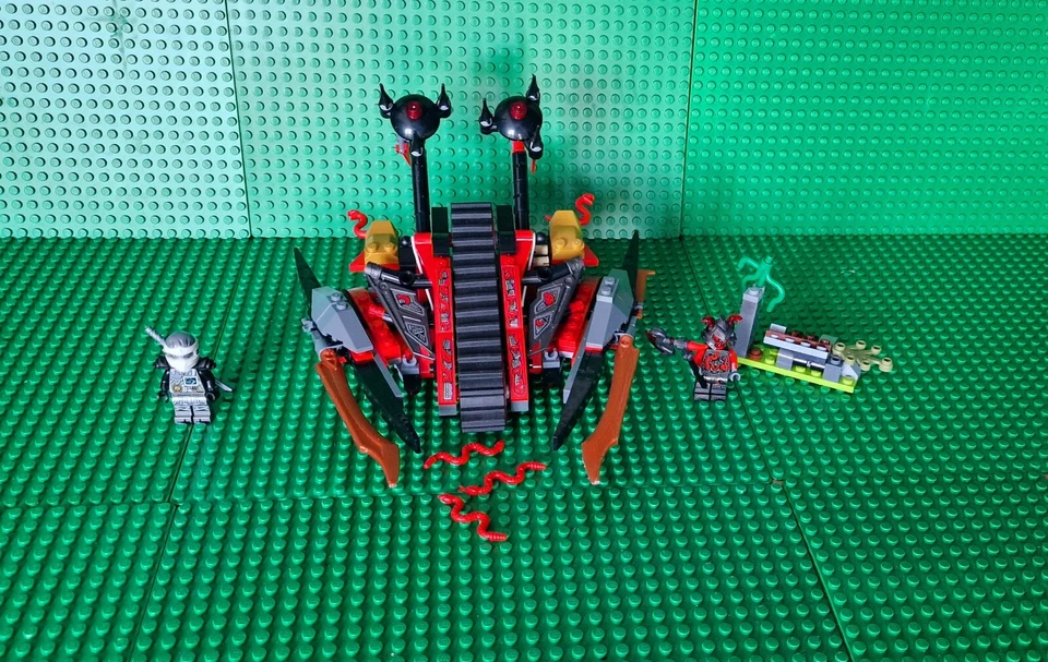 LEGO Ninjago 70624 Vermillion Invader, Foto 1 von 2