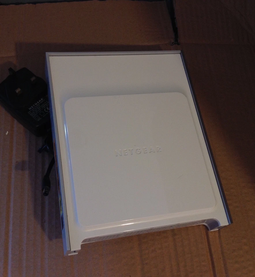 NETGEAR RangeMax Next Wireless Router WNR854T - Image 2 of 4