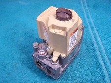 Honeywell VR8204H1048 Nat Gas valve Lennox 51H3001 41K3501