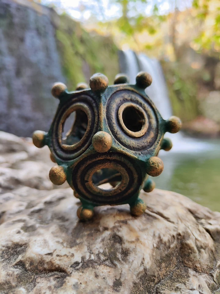 Roman Dodecahedron Replika (7- 8cm) - Image 4 of 4