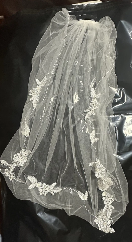 David's Bridal White Wedding Dress Size 18W - Image 2 of 3