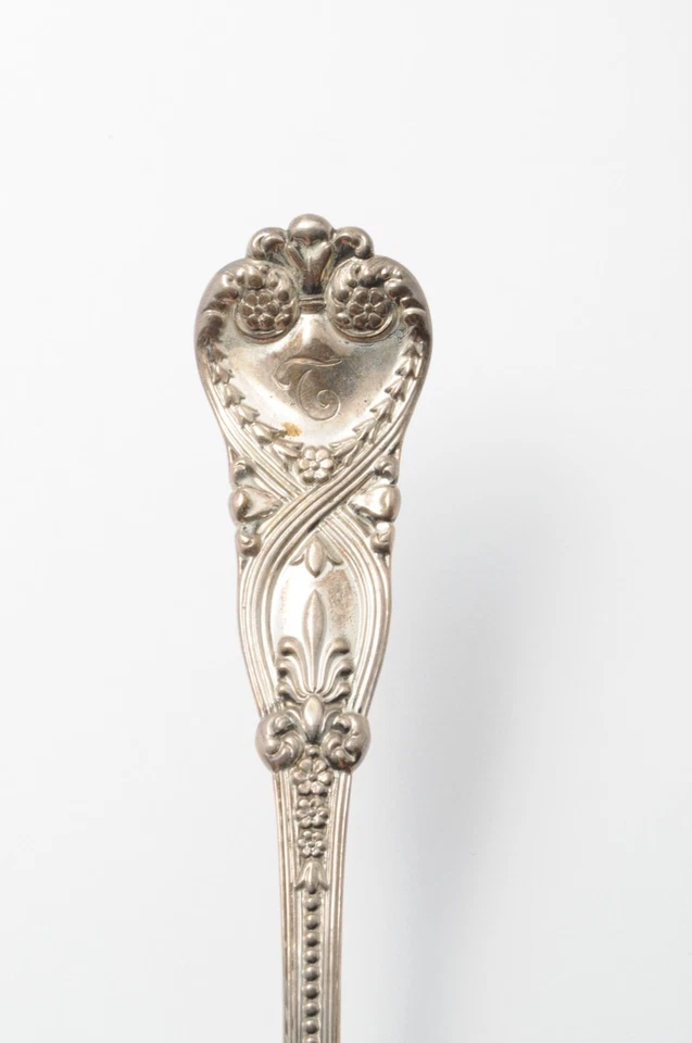 Antiguo tenedor para servir Tiffany & Co de plata de ley de 8" con monograma Foto 4 de 4