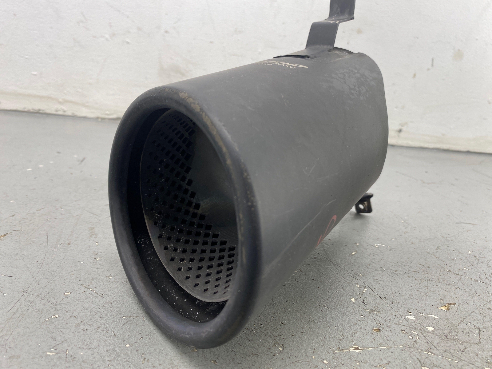 2020-2023 MCLAREN GT RIGHT SIDE MUFFLER EXHAUST TAIL PIPE TIP 22HA113GP OEM