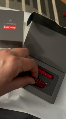 Supreme Victorinox® Supreme Victorinox Classic Alox Knife Red - SS19 - US