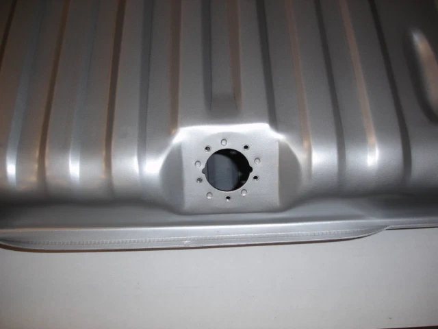 Tanque de gasolina Pontiac 1961-1964 Foto 2 de 4