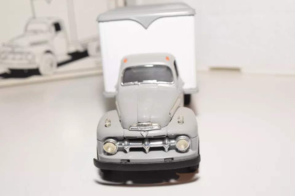 A49 1:34 PRIMA MARCIA FORD F-6 DRY GOODS VAN CHASSIS ENGINEERING MIB - Immagine 3 di 4