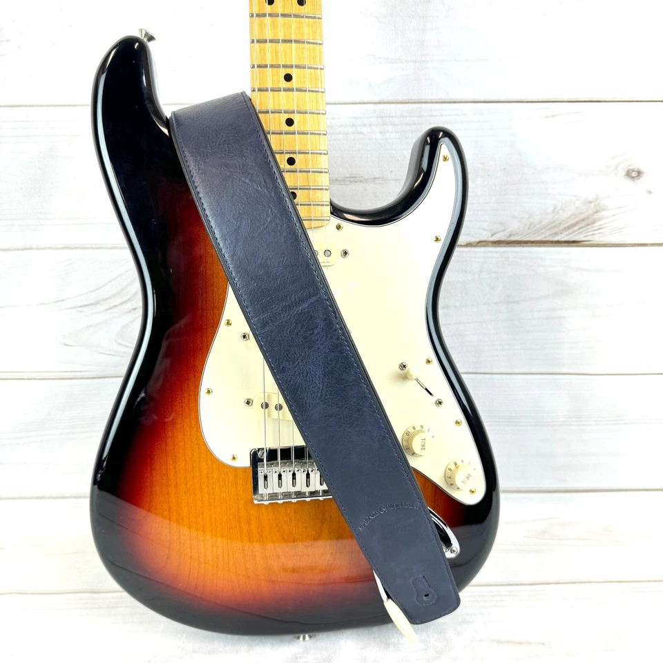 Correa de guitarra acolchada Walker & Williams G-52 azul marino con guante suave parte posterior de cuero Foto 3 de 4