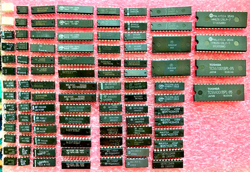 LOT OF 100 NEW AND USED TTL, CMOS, OPTO, ANALOG, ETC. INTEGRATED CIRCUITS