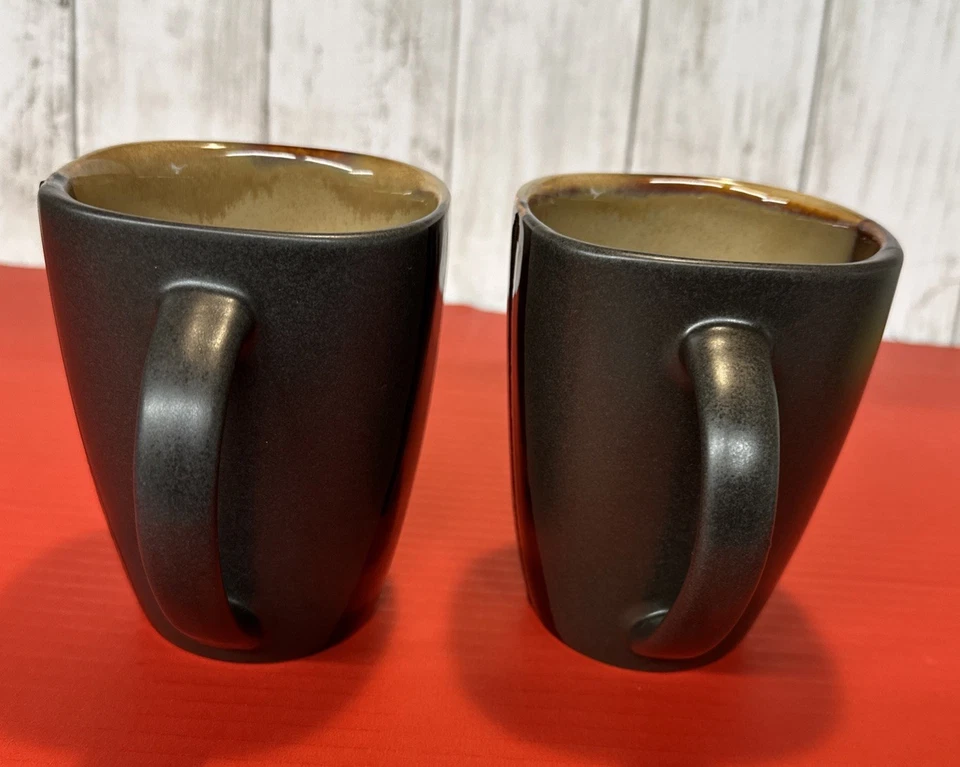 Dos tazas de café de cerámica esmaltadas marrón/tostado Better Homes and Gardens de 14 oz Foto 2 de 4