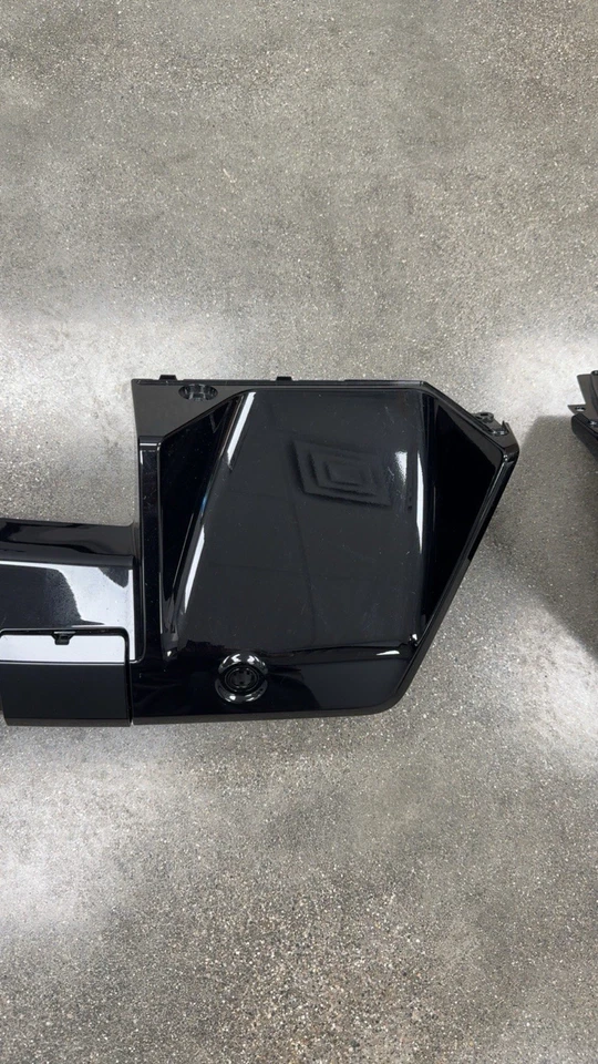 Difusor trasero negro brillante BMW M5 G90/G99 OEM 2 piezas panel de ajuste de parachoques Foto 3 de 4