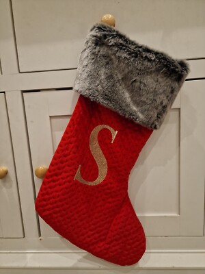 Matalan roter Weihnachtsstrumpf mit Fellbesatz Buchstabe Initiale S