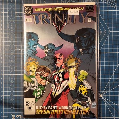 DC UNIVERSE: TRINITY #1 MINI 7.0+ DC COMIC BOOK GG-128