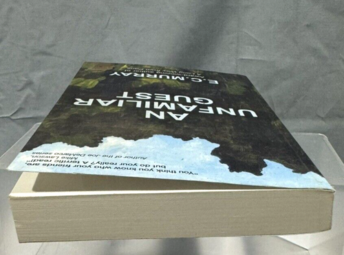 An Unfamiliar Guest Paperback Book E C Murray Mystery Thriller Exc Cond 2019 - Bild 8 von 8
