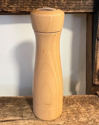 NEW OXO Good Grips Wooden Salt Grinder Mill - Adjustable Coarseness - Light Wood