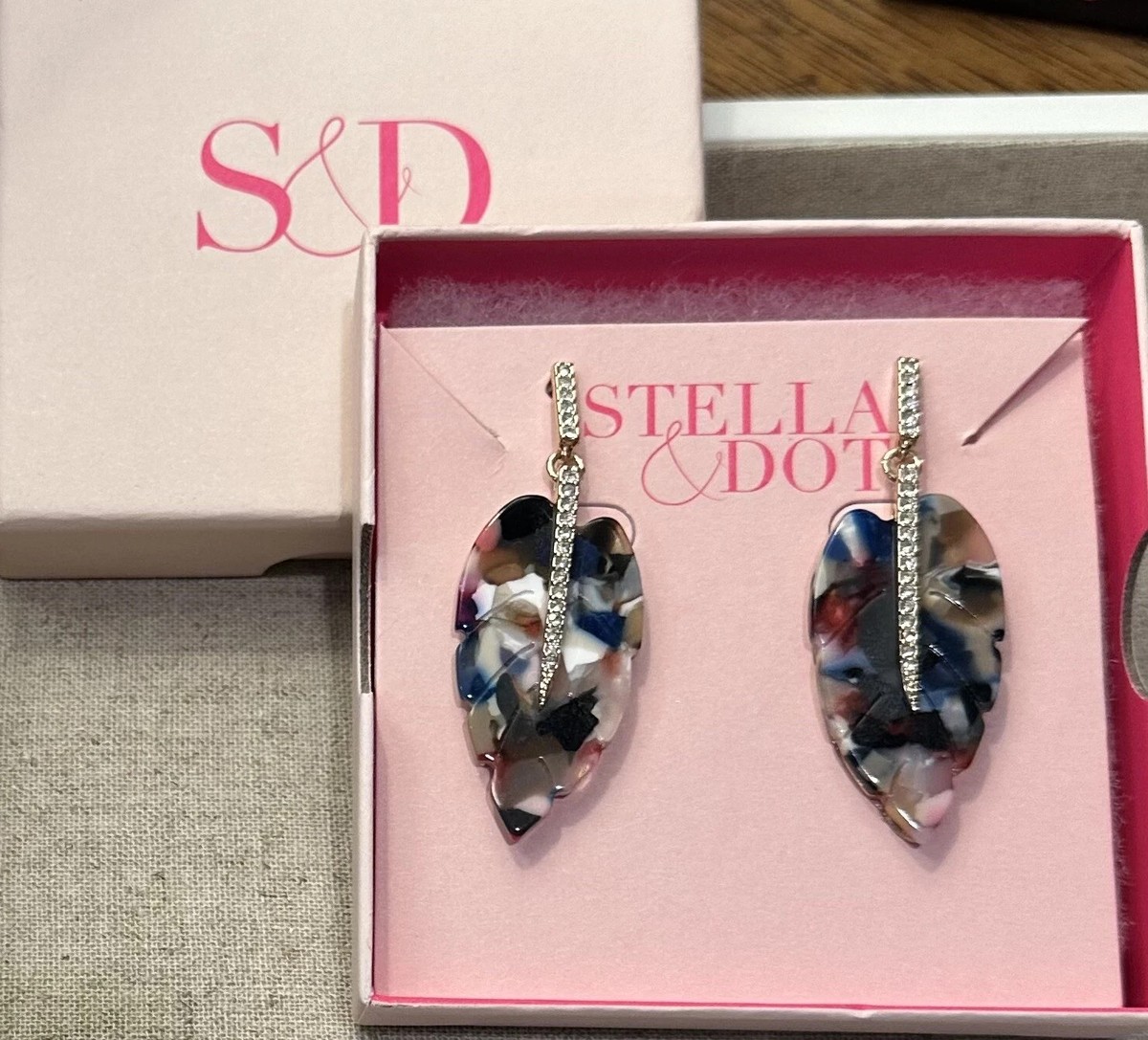 ONLY ONE! Stella and Dot gold pave ESMERELDA statement earrings!