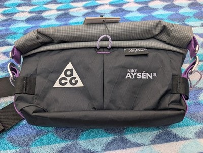 nike acg aysen backpack (32L) Premier Zippered pocket on the back keeps your small essentials secure Nike ACG Aysen Day Pack