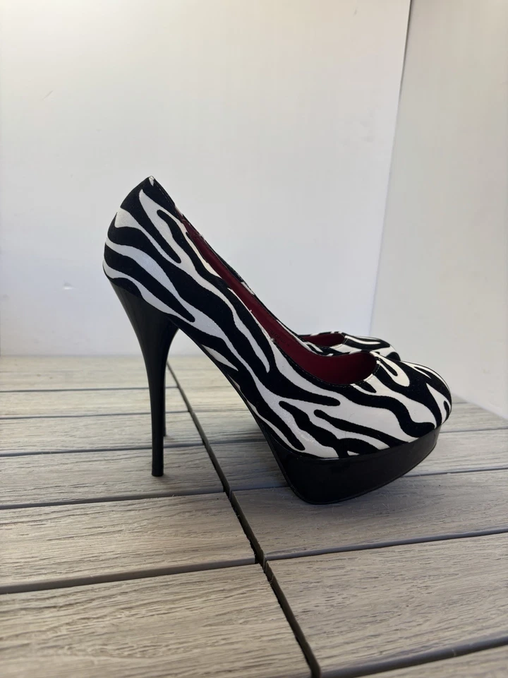 Vintage Charles Albert Zebra Print Black Patent Leather Stiletto Heels Size 9 - Image 4 of 4