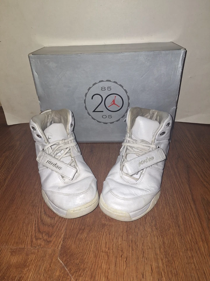 Vintage Nike Air Jordan 2005 20th Anniversary Team Reign White Silver Size 7 - Image 4 of 4