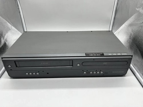 Combo reproductor de DVD/VHS Magnavox DV200MW8 con control remoto original, manual y cables de A/V  - Imagen 1 de 6