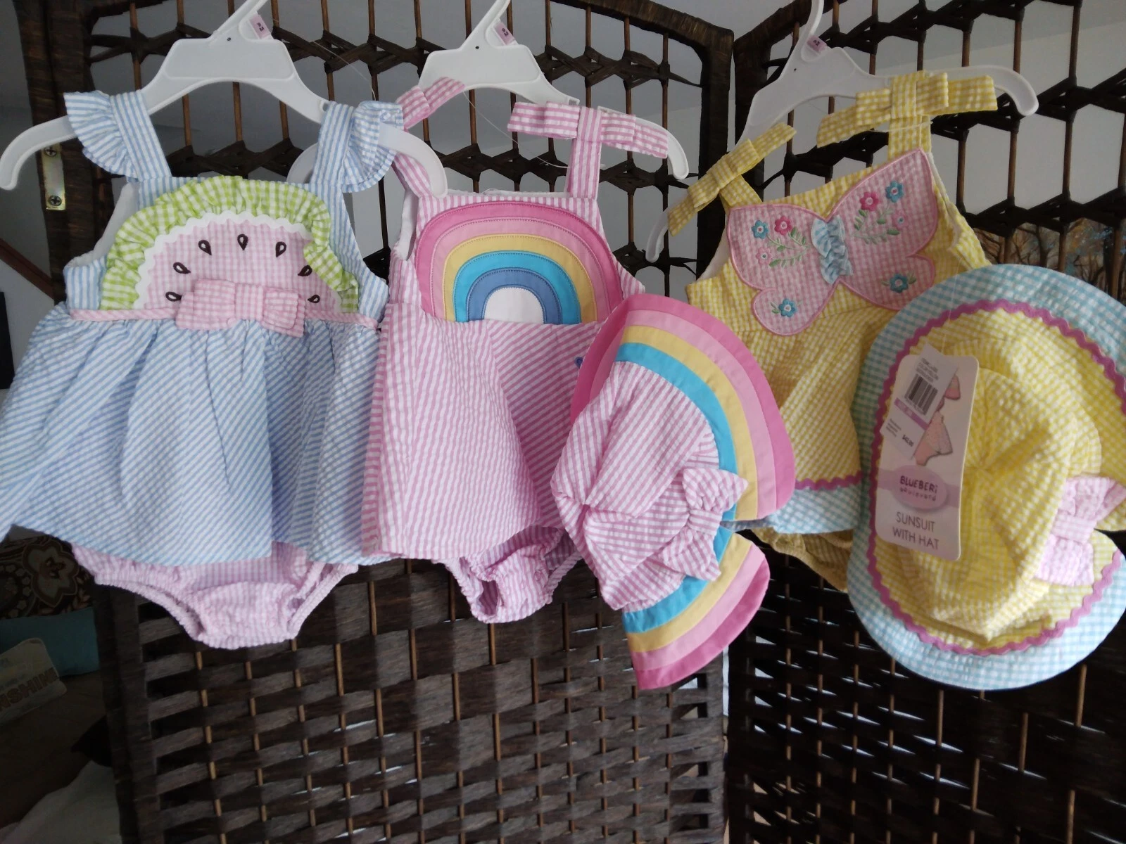 NWT! BLUEBERRI BOULEVARD LOT OF 3 GIRLS 9 MONTHS SEERSUCKER SUNSUITS WITH HATS